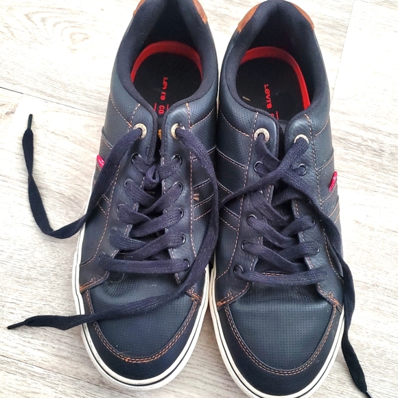 Men's Levi's Shoes - Picture 1 of 6